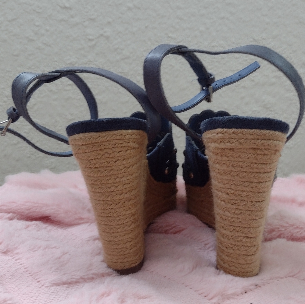 Shoes - Picture 4 of 4